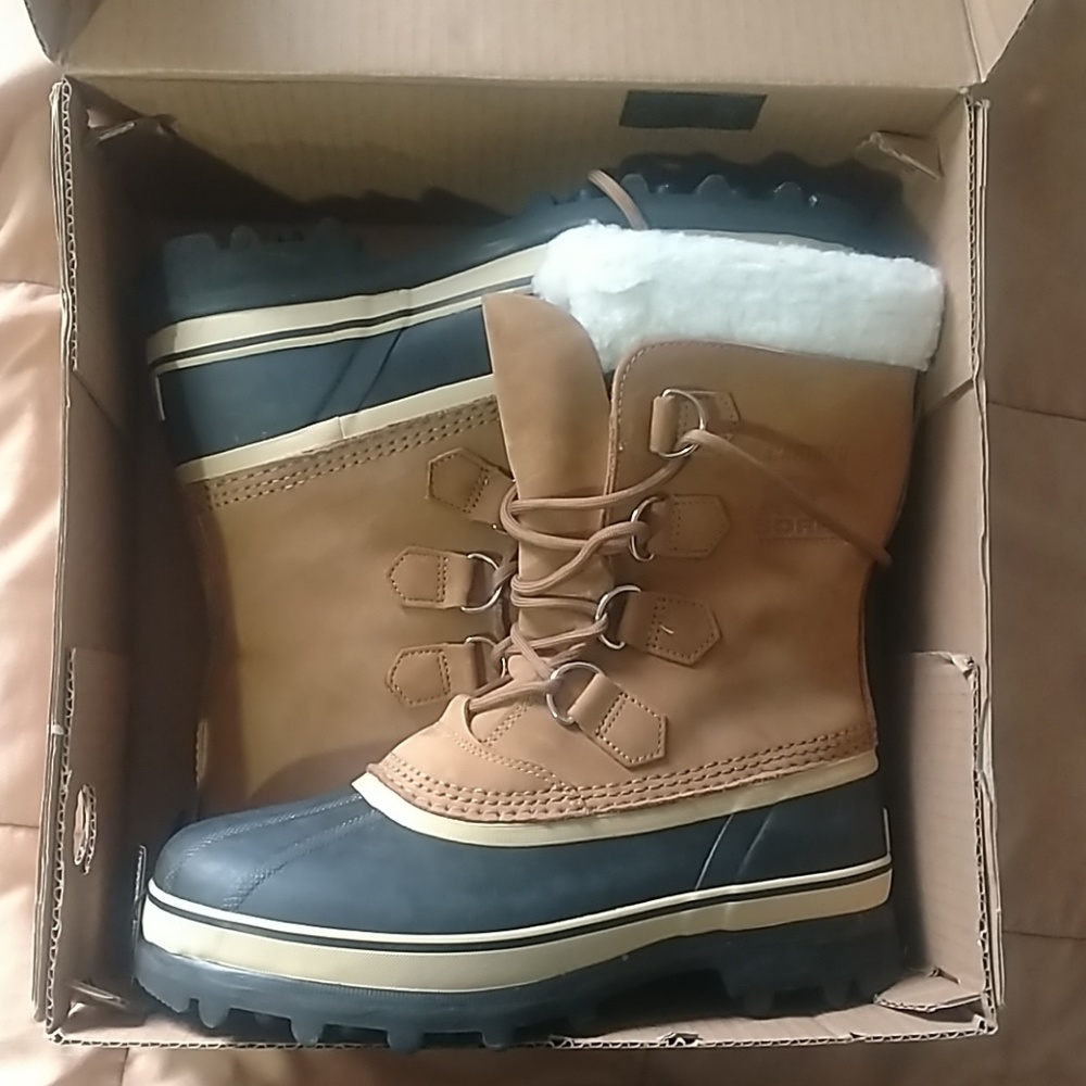 BRAND NEW SORELS